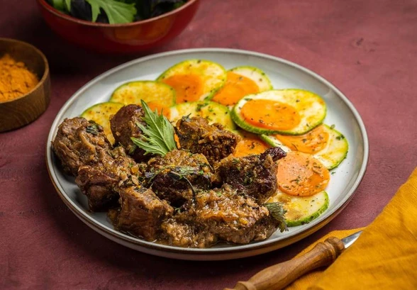 Рецепт «Тушёное филе говядины в чесночном соусе с овощами» Рецепт «Тушёное филе говядины в чесночном соусе с овощами»